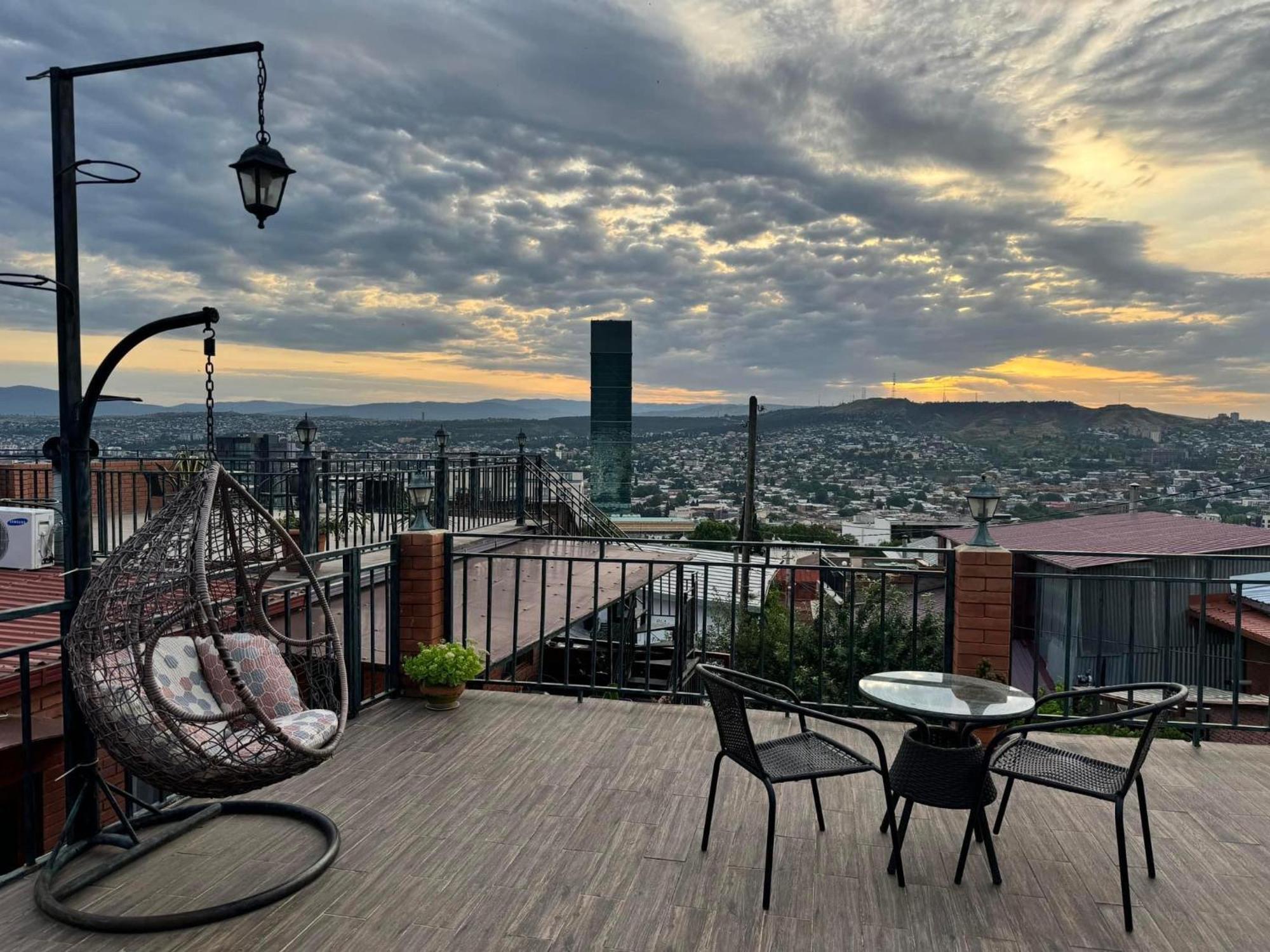 9 Borbalo Street Apartment With Terrace 第比利斯 外观 照片